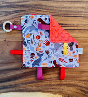 Doudou étiquette ANIMAUX MARINS ROUGE