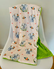 Charger l&#39;image dans la galerie, Doudou extra douce ÉLÉPHANT ROSE MINKY VERT
