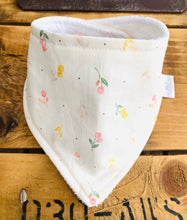 Charger l&#39;image dans la galerie, Bavoir Bandana FLEURS ROMANTIQUE
